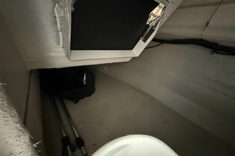 Slide: The Image of Crownline Boats E23 2018 - 85