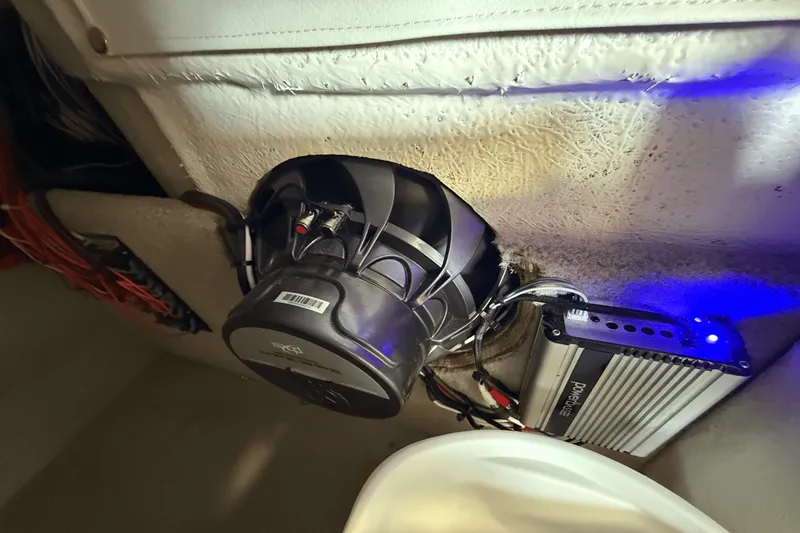 Slide: The Image of Crownline Boats E23 2018 - 86