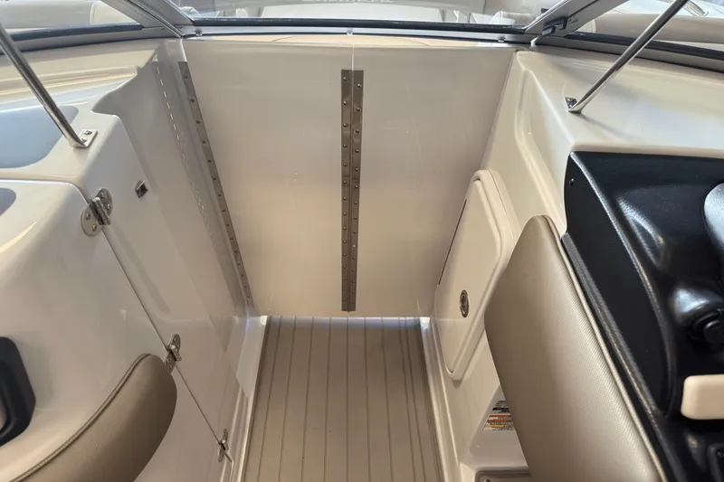 Slide: The Image of Crownline Boats E23 2018 - 87