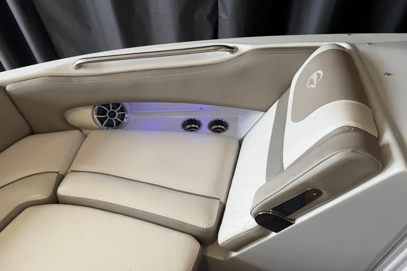 Slide: The Image of Crownline Boats E23 2018 - 89