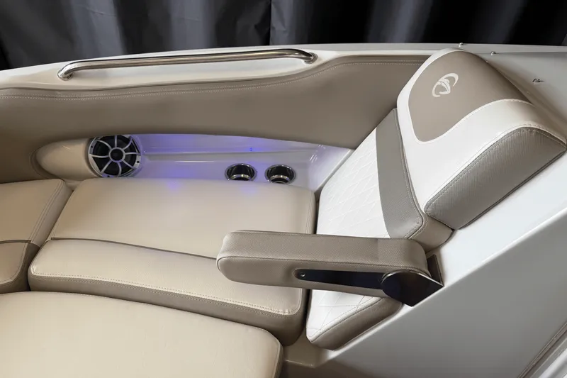 Slide: The Image of Crownline Boats E23 2018 - 90