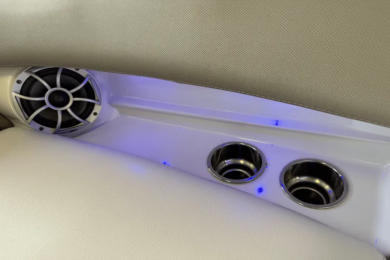 Slide: The Image of Crownline Boats E23 2018 - 91