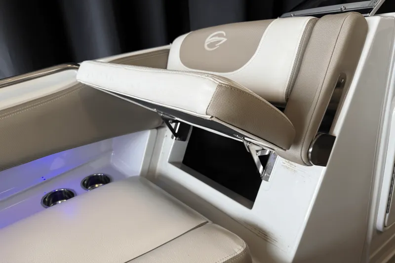 Slide: The Image of Crownline Boats E23 2018 - 92