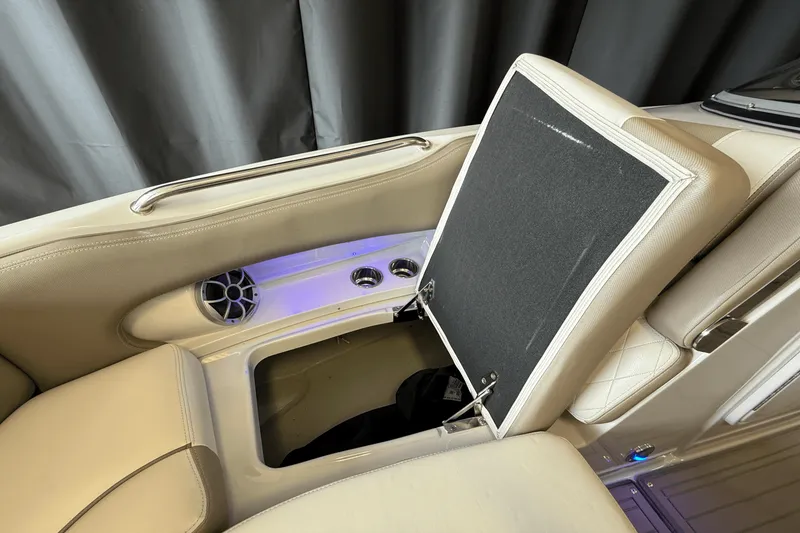 Slide: The Image of Crownline Boats E23 2018 - 93