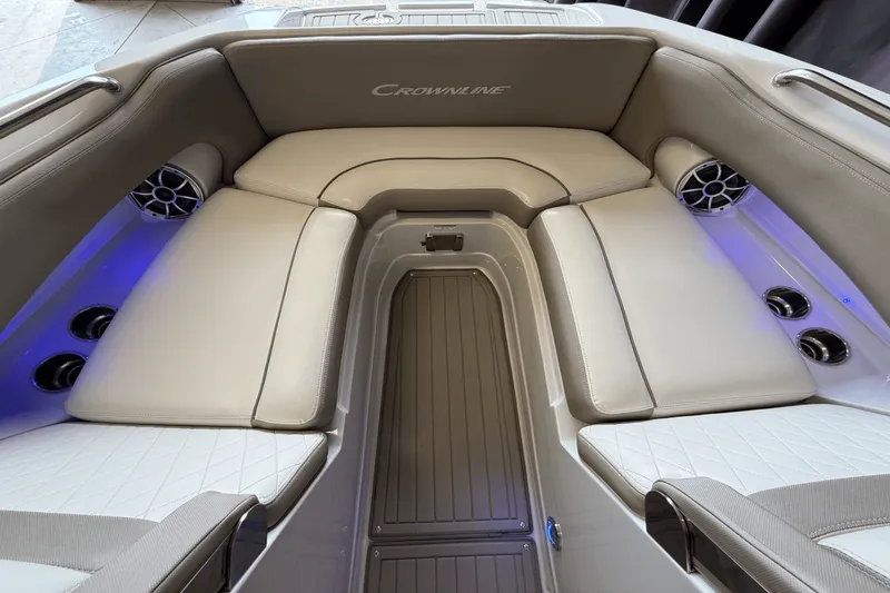 Slide: The Image of Crownline Boats E23 2018 - 94