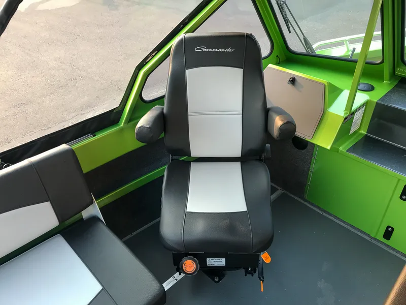 Slide: The Image of North River 21' Commander 2026 - 12