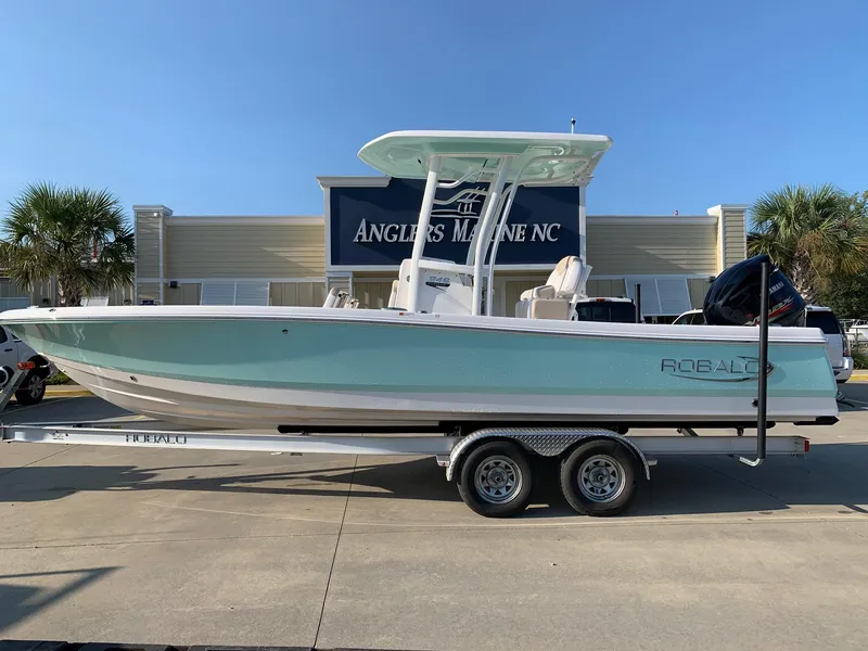 Slide: The Image of Robalo 246 Cayman 2024 - 0