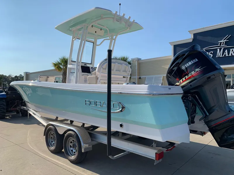 Slide: The Image of Robalo 246 Cayman 2024 - 1