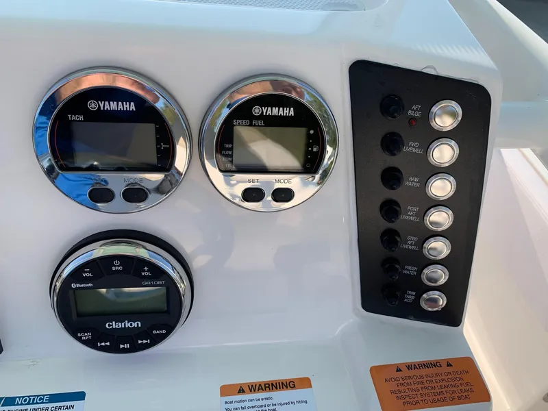 Slide: The Image of Robalo 246 Cayman 2024 - 16