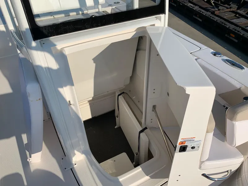 Slide: The Image of Robalo 246 Cayman 2024 - 23