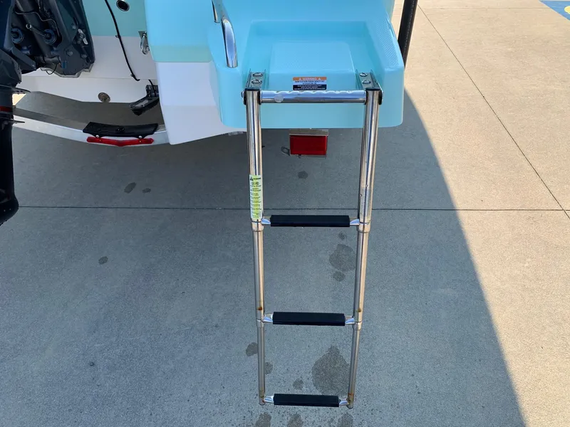 Slide: The Image of Robalo 246 Cayman 2024 - 7