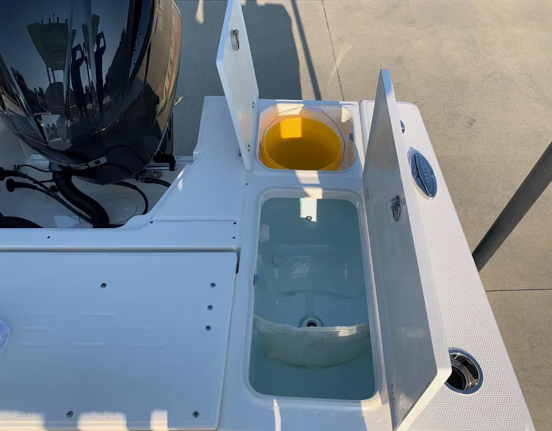 Slide: The Image of Robalo 246 Cayman 2024 - 11