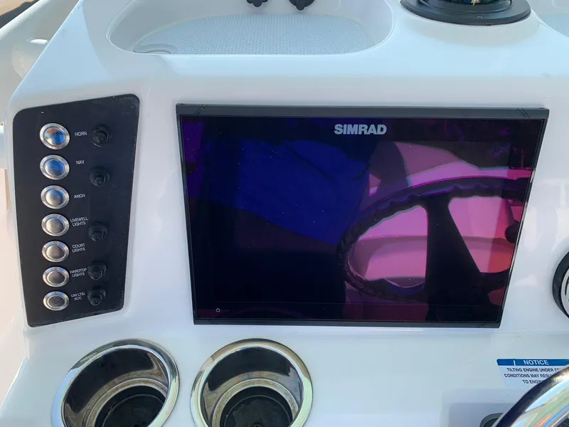 Slide: The Image of Robalo 246 Cayman 2024 - 15