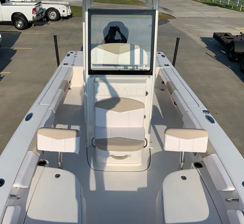 Slide: The Image of Robalo 246 Cayman 2024 - 28