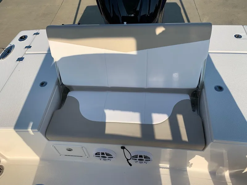 Slide: The Image of Robalo 246 Cayman 2024 - 9