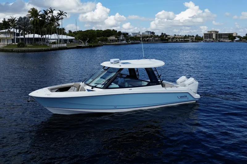 Slide: The Image of Boston Whaler 330 Vantage 2026 - 0