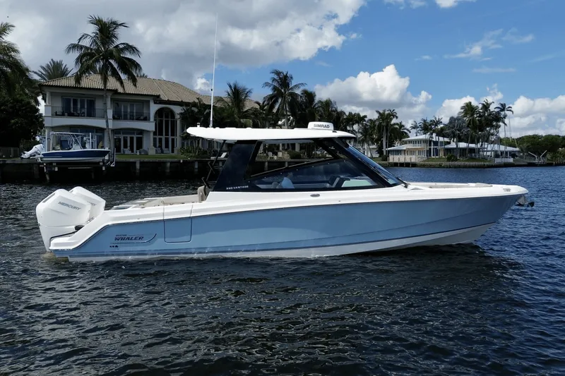 Slide: The Image of Boston Whaler 330 Vantage 2026 - 10