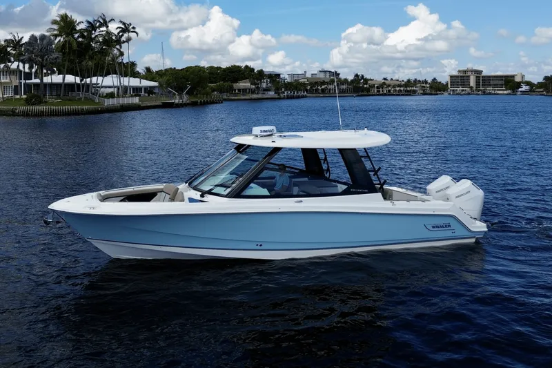 Slide: The Image of Boston Whaler 330 Vantage 2026 - 2