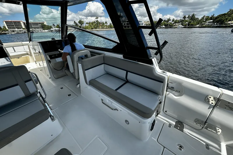 Slide: The Image of Boston Whaler 330 Vantage 2026 - 28