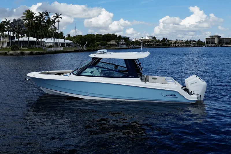 Slide: The Image of Boston Whaler 330 Vantage 2026 - 3