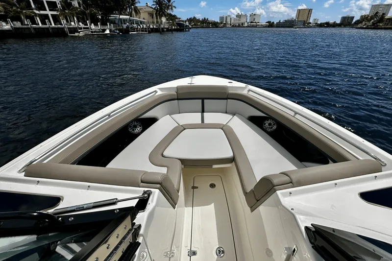 Slide: The Image of Boston Whaler 330 Vantage 2026 - 35