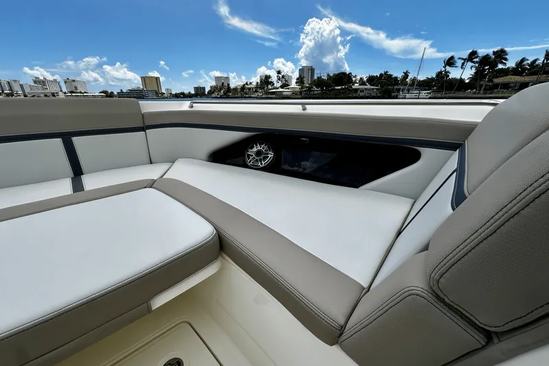 Slide: The Image of Boston Whaler 330 Vantage 2026 - 36