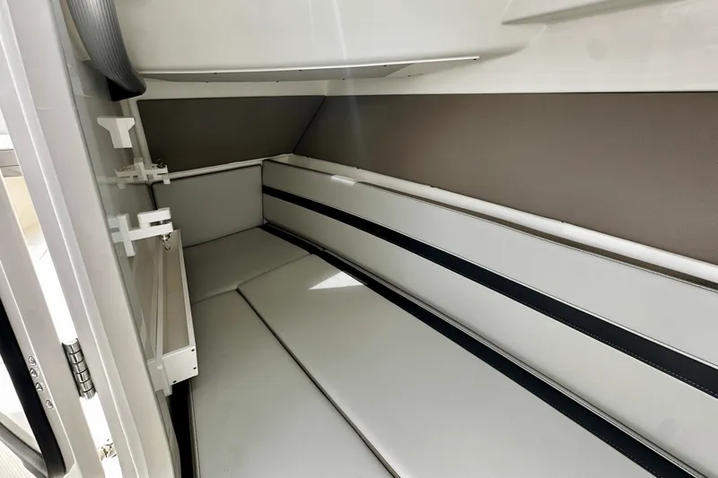 Slide: The Image of Boston Whaler 330 Vantage 2026 - 48