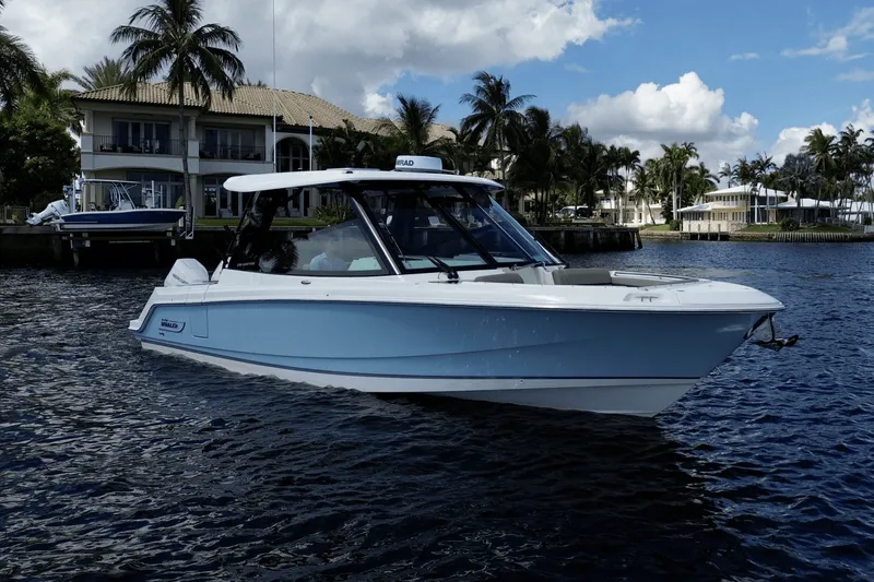 Slide: The Image of Boston Whaler 330 Vantage 2026 - 8