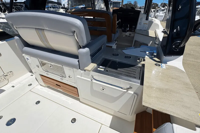 Slide: The Image of Boston Whaler 350 Realm 2025 - 11