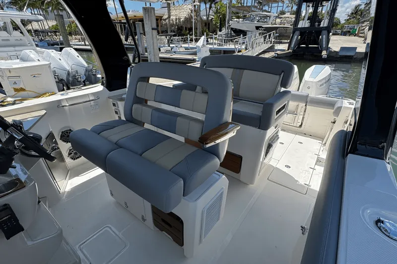 Slide: The Image of Boston Whaler 350 Realm 2025 - 16