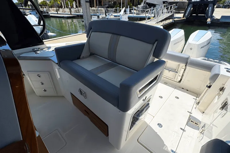 Slide: The Image of Boston Whaler 350 Realm 2025 - 18