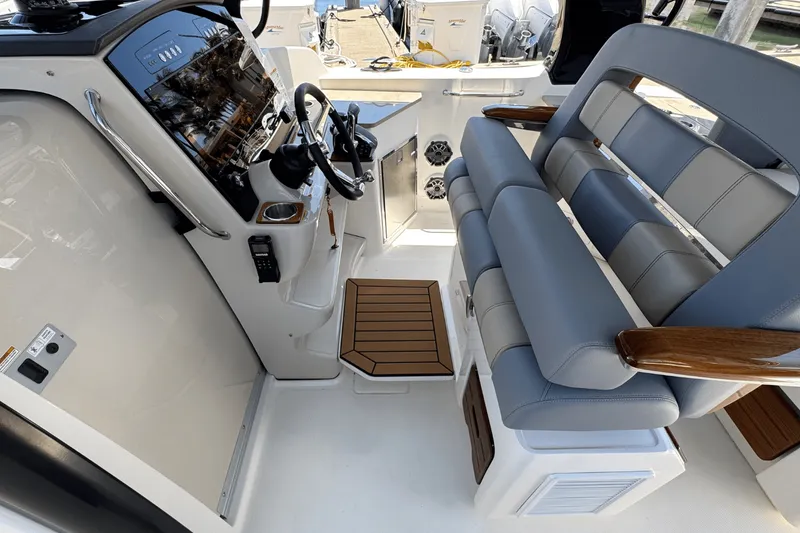 Slide: The Image of Boston Whaler 350 Realm 2025 - 20