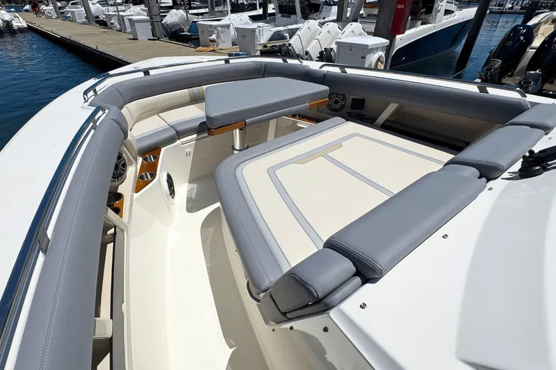 Slide: The Image of Boston Whaler 350 Realm 2025 - 24