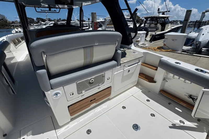 Slide: The Image of Boston Whaler 350 Realm 2025 - 9