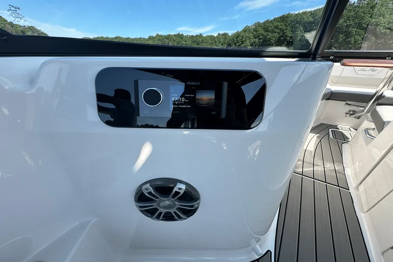 Slide: The Image of Sea Ray SDX 230 Surf 2026 - 18