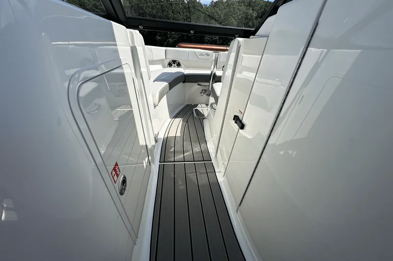 Slide: The Image of Sea Ray SDX 230 Surf 2026 - 19