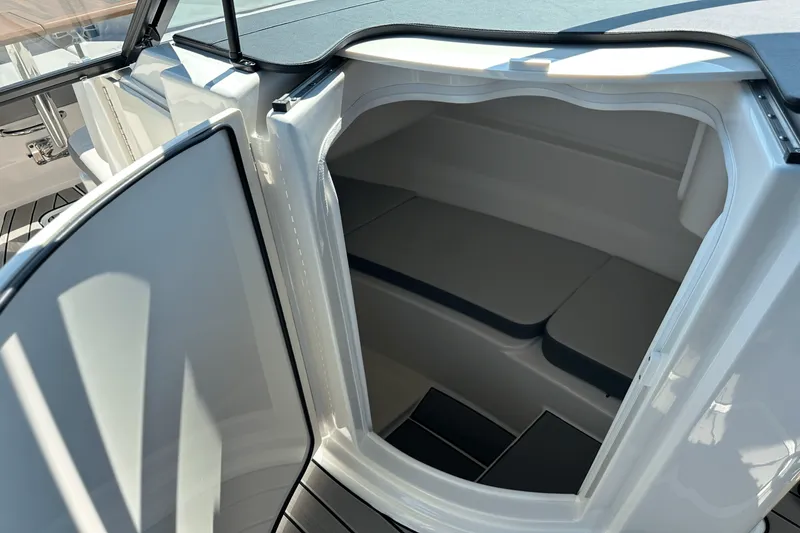 Slide: The Image of Sea Ray SDX 230 Surf 2026 - 21