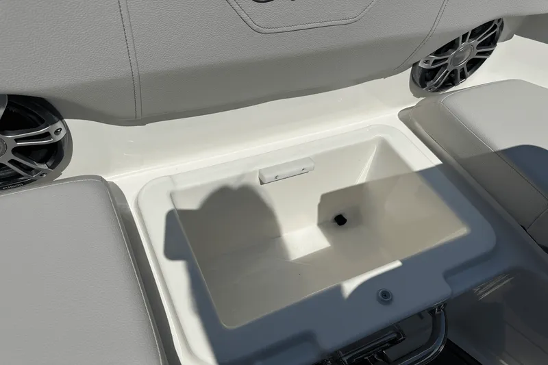 Slide: The Image of Sea Ray SDX 230 Surf 2026 - 32