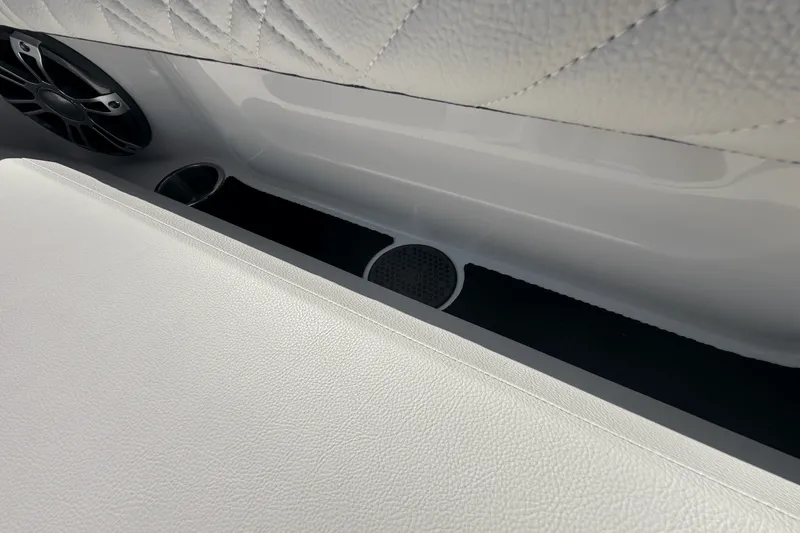 Slide: The Image of Sea Ray SDX 230 Surf 2026 - 34