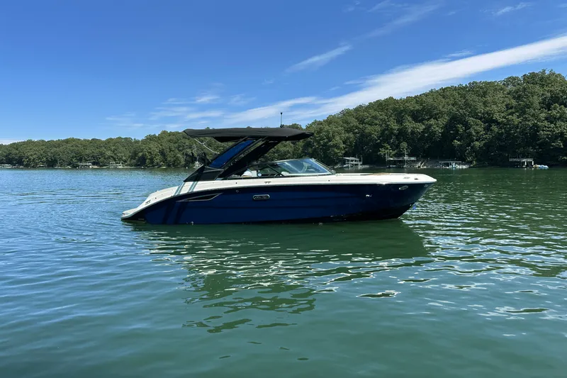 Slide: The Image of Sea Ray SDX 230 Surf 2026 - 9