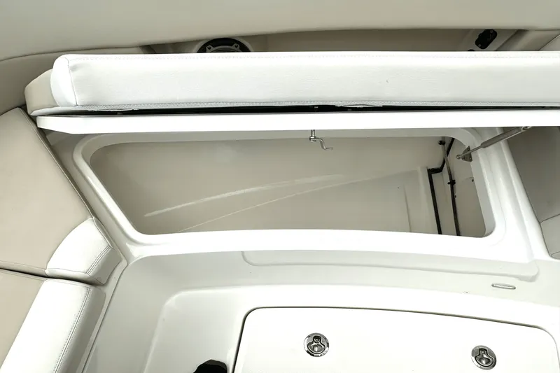 Slide: The Image of Boston Whaler 320 VANTAGE 2016 - 11