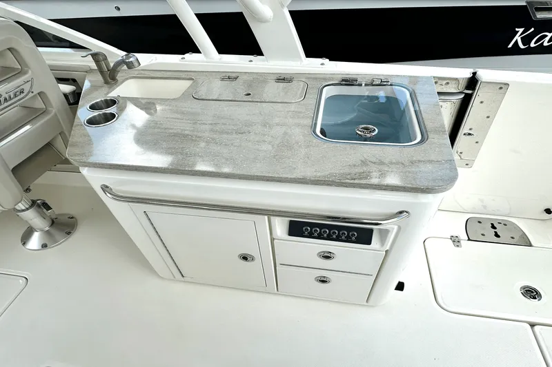 Slide: The Image of Boston Whaler 320 VANTAGE 2016 - 2