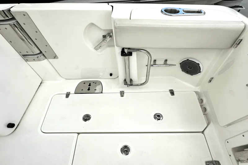 Slide: The Image of Boston Whaler 320 VANTAGE 2016 - 20