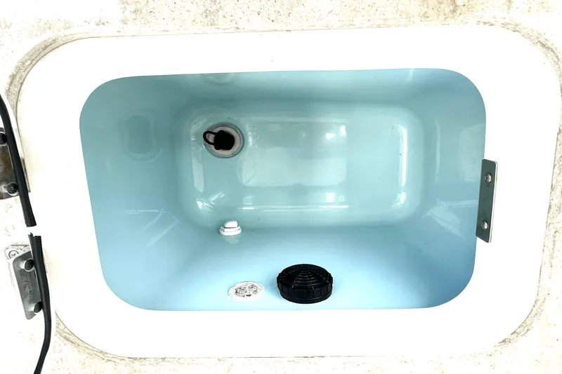 Slide: The Image of Boston Whaler 320 VANTAGE 2016 - 22