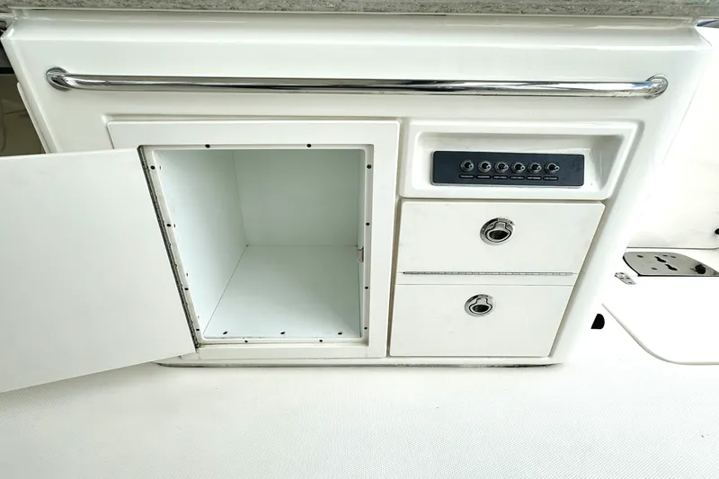 Slide: The Image of Boston Whaler 320 VANTAGE 2016 - 23