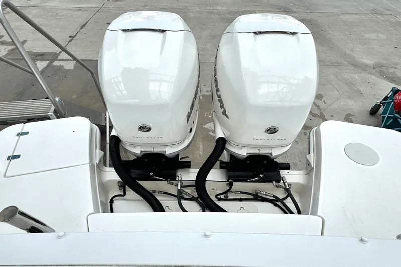 Slide: The Image of Boston Whaler 320 VANTAGE 2016 - 26