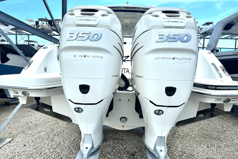 Slide: The Image of Boston Whaler 320 VANTAGE 2016 - 27