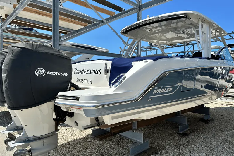 Slide: The Image of Boston Whaler 320 VANTAGE 2016 - 28