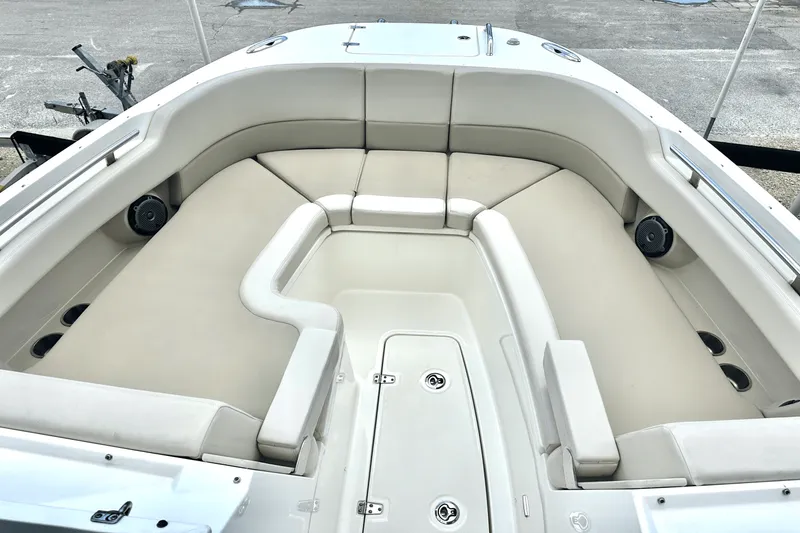 Slide: The Image of Boston Whaler 320 VANTAGE 2016 - 4
