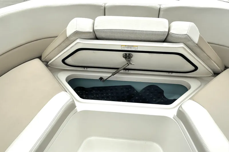 Slide: The Image of Boston Whaler 320 VANTAGE 2016 - 8